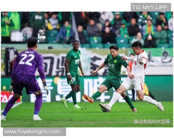 北京国安迎战强敌 全力争胜展现球队雄风 力求突破与辉煌