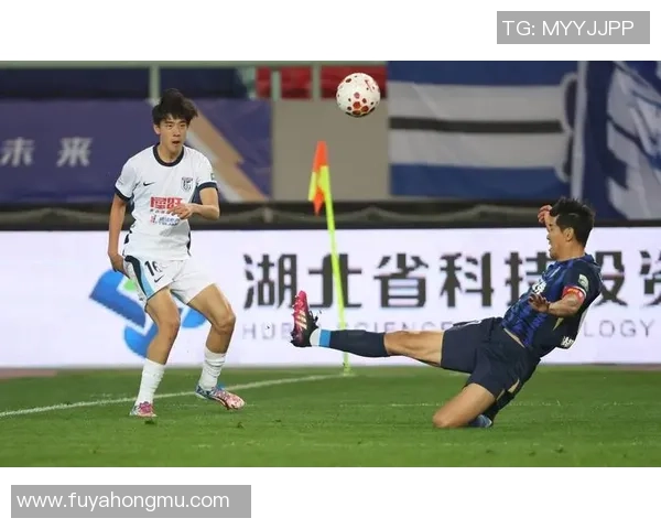 武汉三镇激战全城 球迷热情高涨共迎本赛季巅峰对决